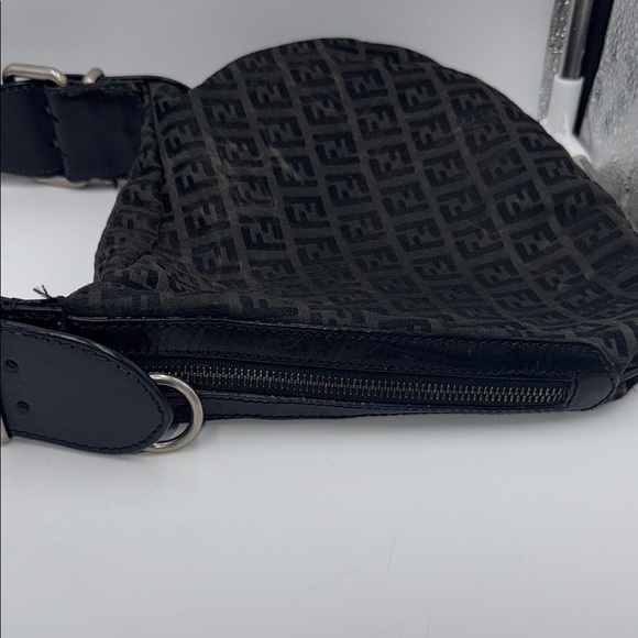 Fendi Oyster Black and Silver hardware small Shoulder Bag - Picture 4 of 16